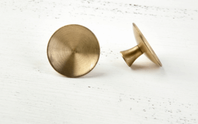 Accessori in ottone per mobili moderni: idee e consigli per arredare con stile