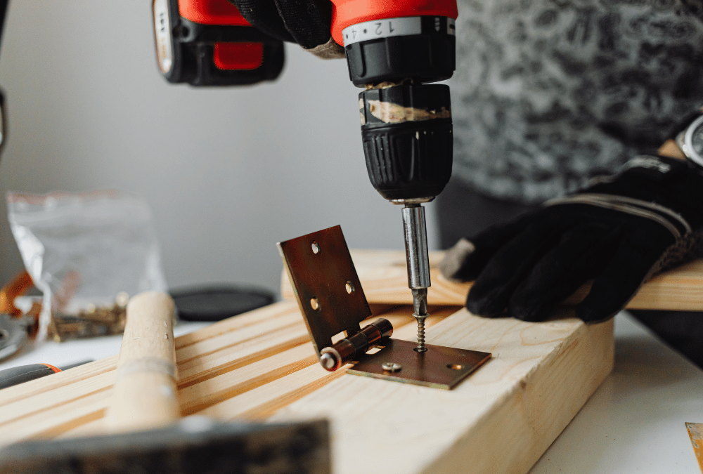 Cerniere in ottone per finestre: soluzioni professionali per infissi durevoli