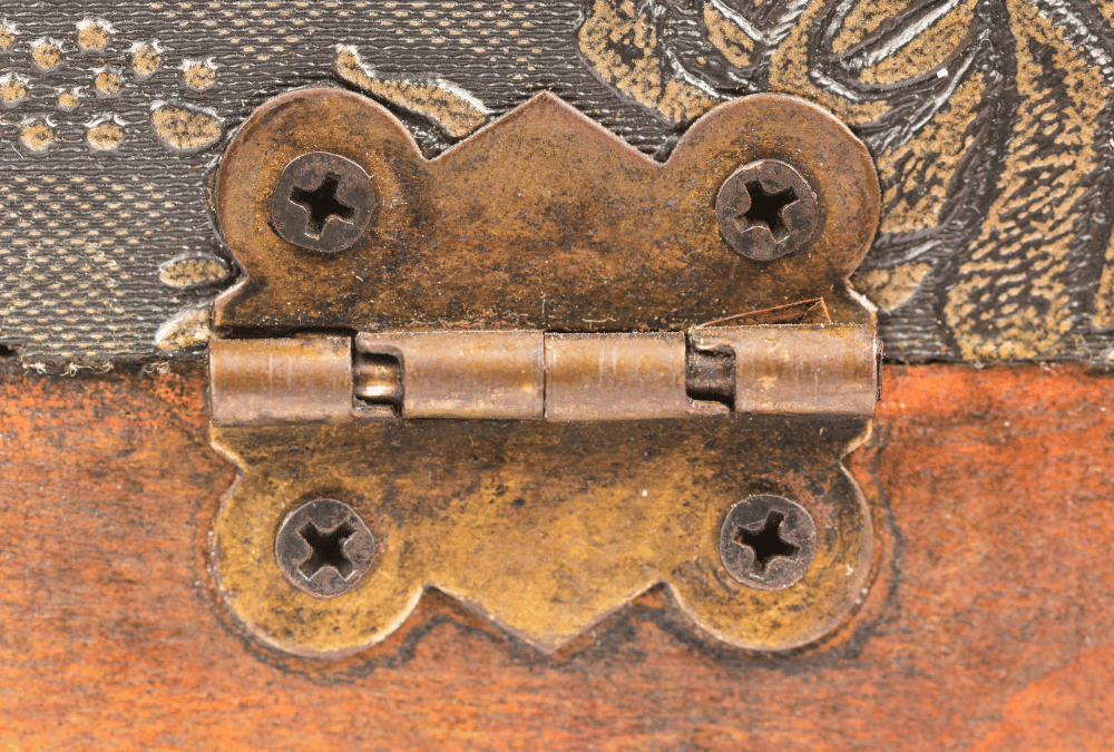 Perché scegliere accessori in ottone Made in Italy per porte, finestre e mobili