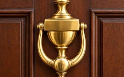 Battenti in ottone per porte d’ingresso: dettagli eleganti per valorizzare portoni e ingressi